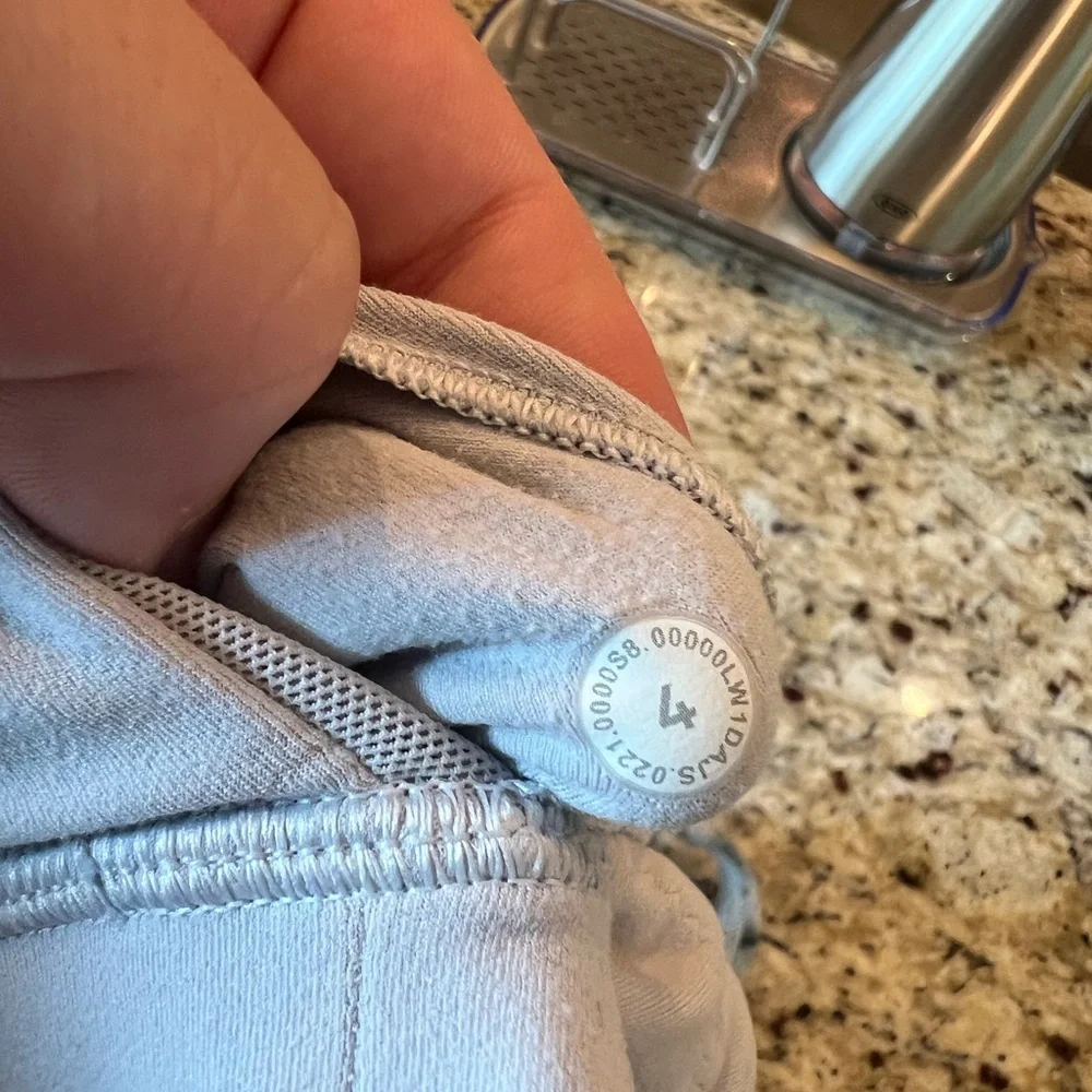 Size 4 lululemon align tank - Picture 3 of 3